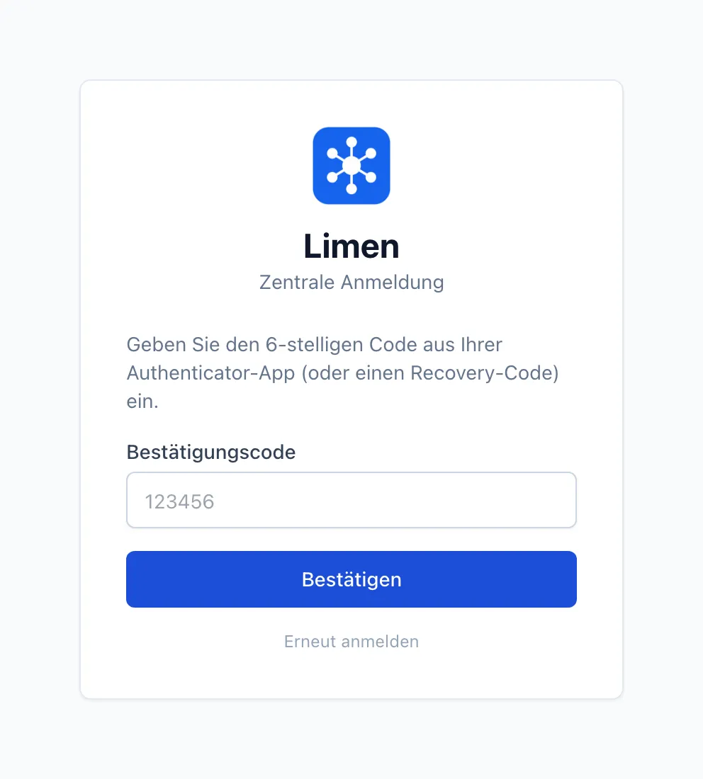 Zweiter Anmeldeschritt mit dem Eingabefeld „Bestätigungscode“ für den sechsstelligen Code aus der Authenticator-App.
